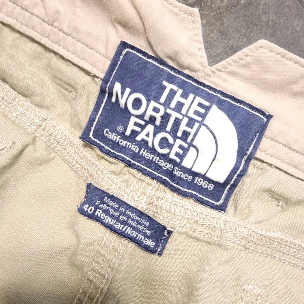 North Face Synkros‎ Cotton Lightweight Cargo Shorts Tan Size 40